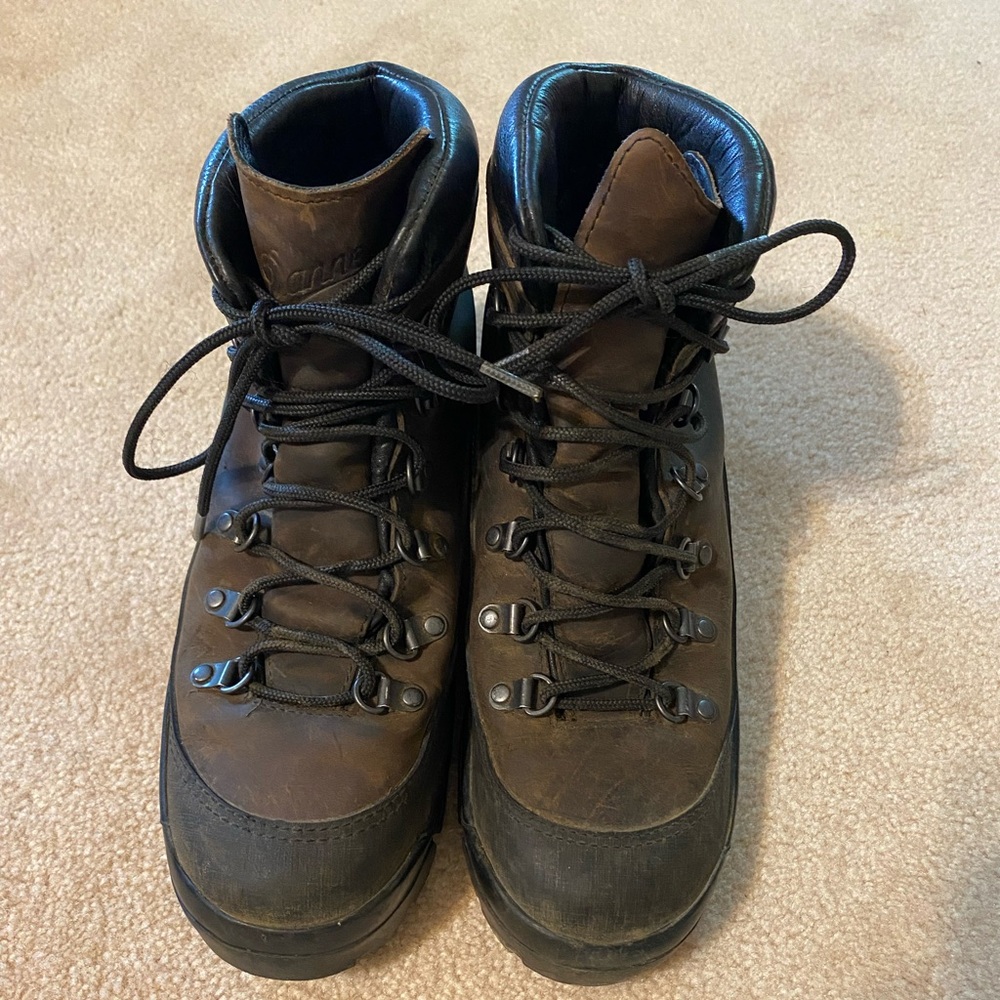 Danner combat hiker boots. Very similar to the crater rim boots